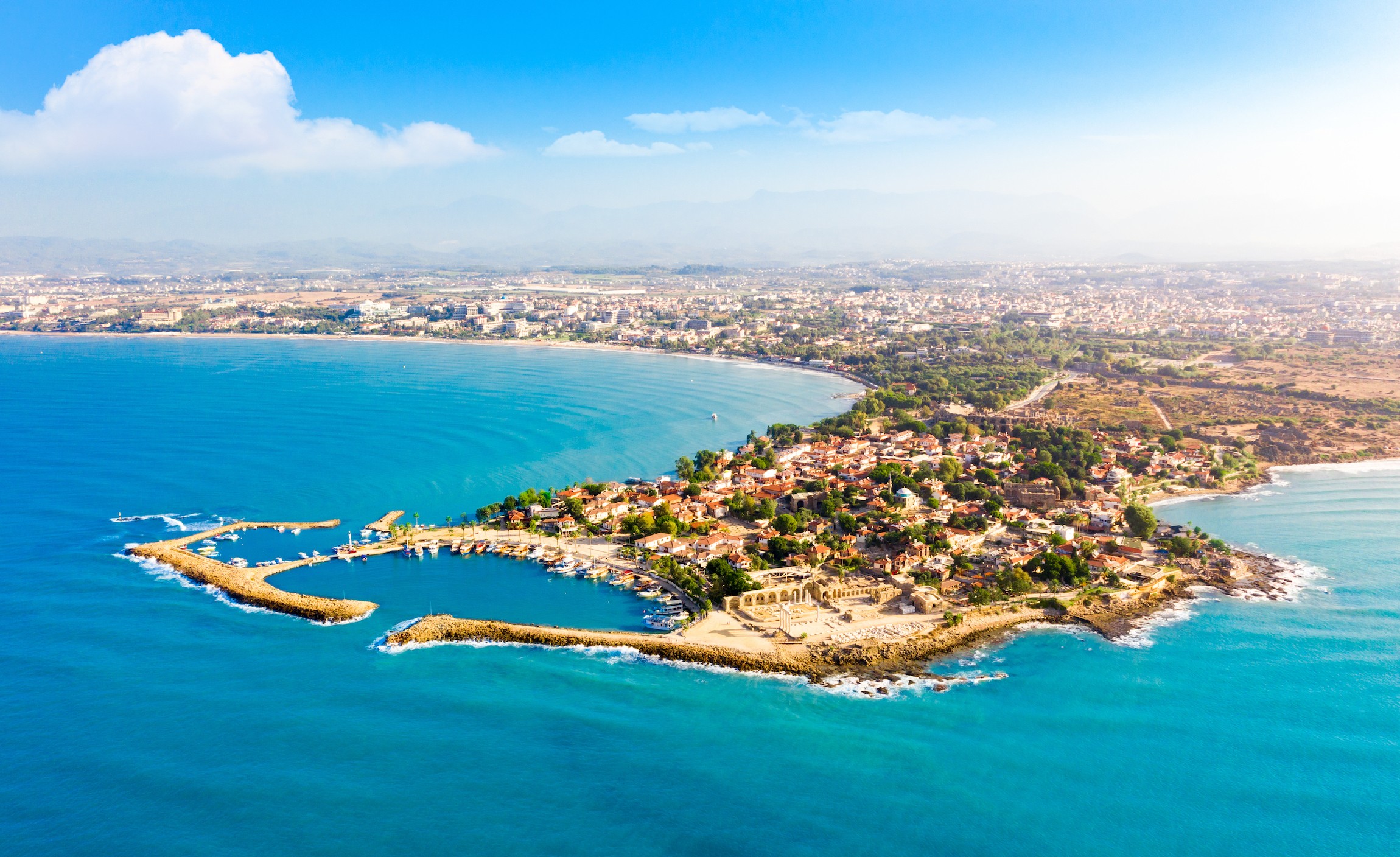 Widok z powietrza na starożytne miasto Side, prowincja Antalya, Turcja