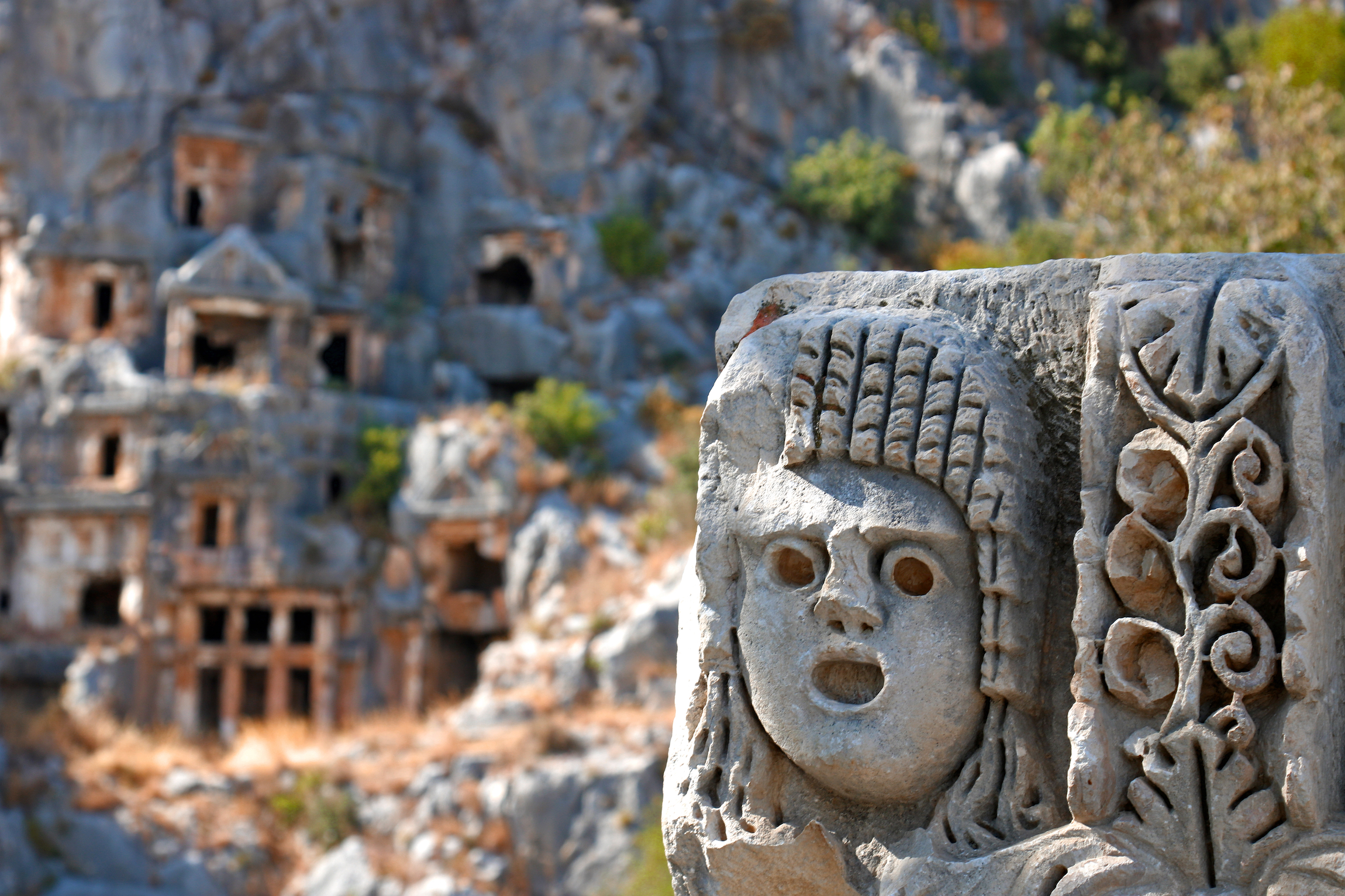 Starożytne lykańskie ruiny skalnego grobowca Myra w Demre, Antalya.