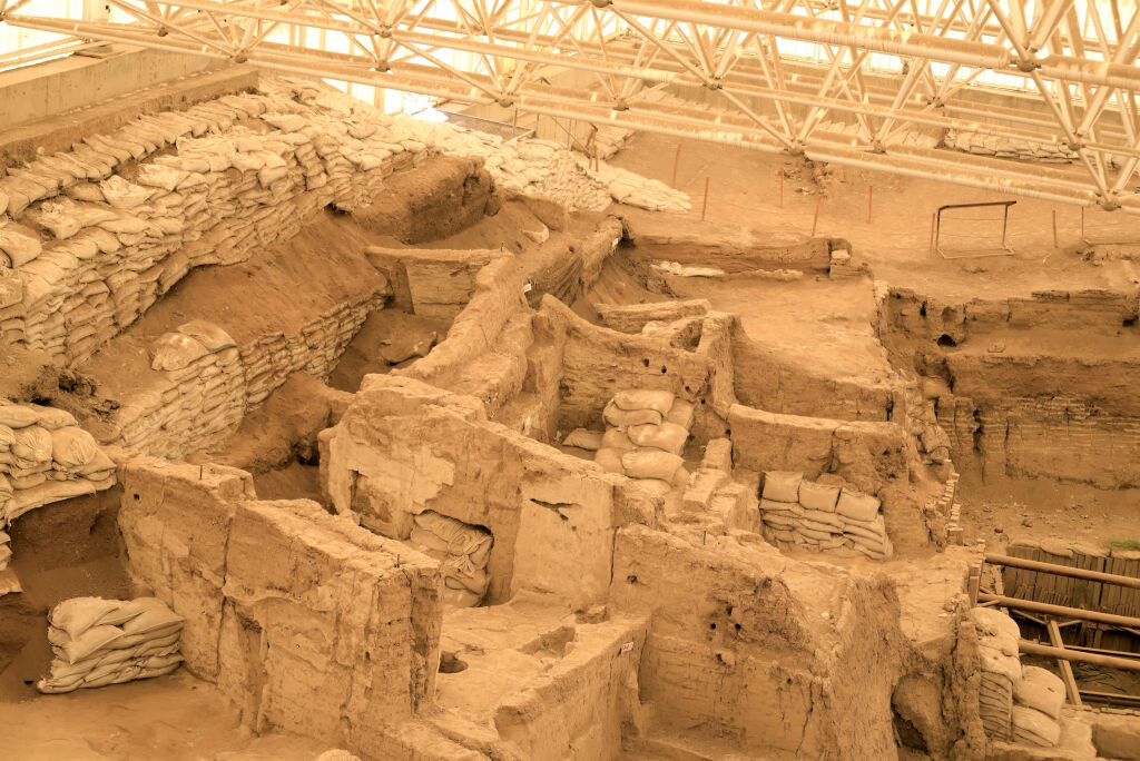 Çatalhöyük - miasto z okresu neolitu. Zdjęcia z miasta, w którym ludzie żyli około 9000 lat temu oraz z terenu wykopalisk. (Çatalhöyük, Konya, Turcja)