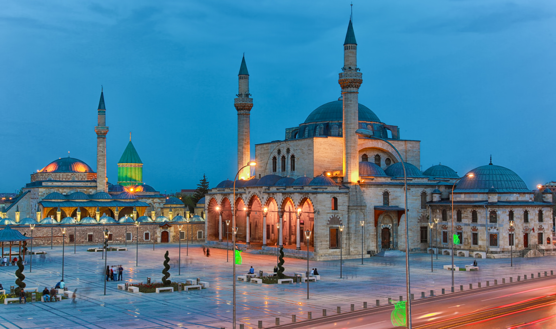Widok Mevlana Musem i wspaniały widok na Mevlana Square, Konya Turcja o zmierzchu