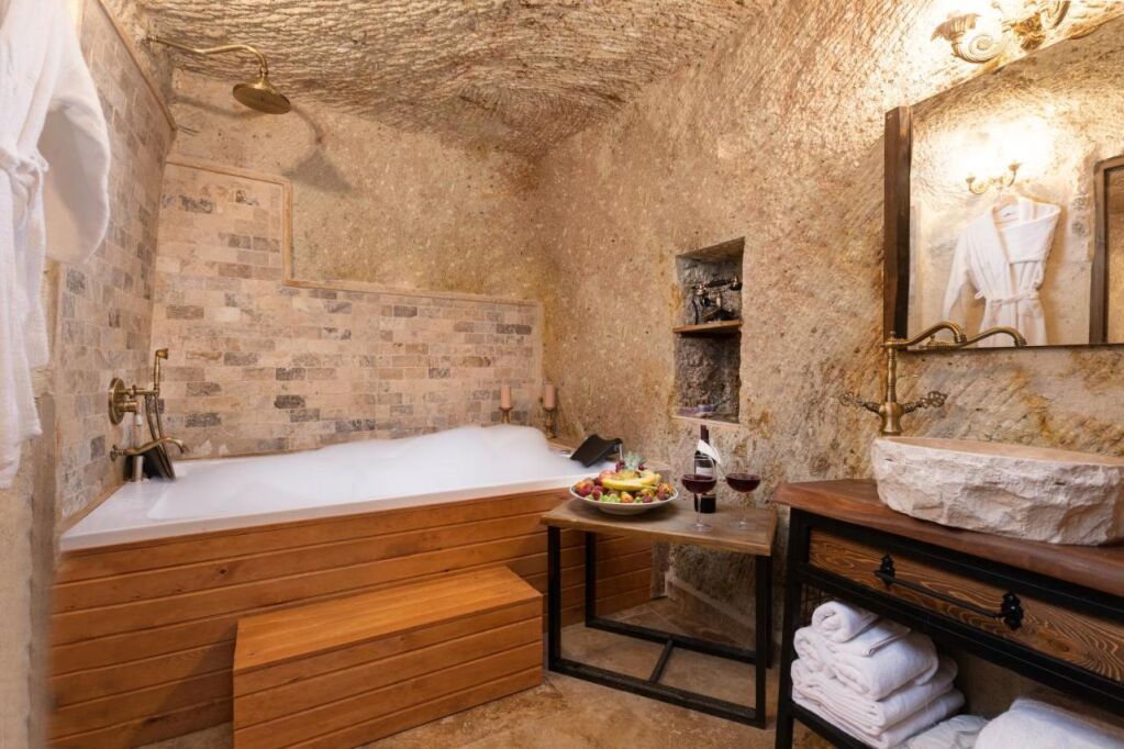  łazienka w Kayata Cave Suites