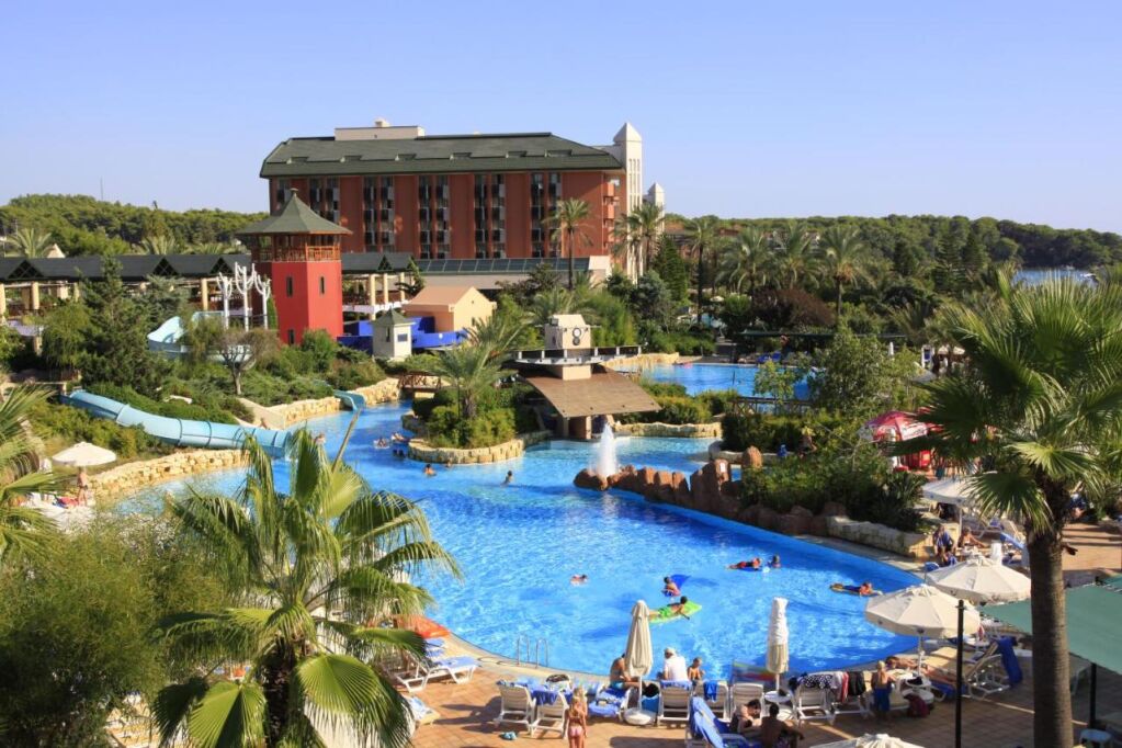   basen w Pegasos Resort, fot. booking.com
