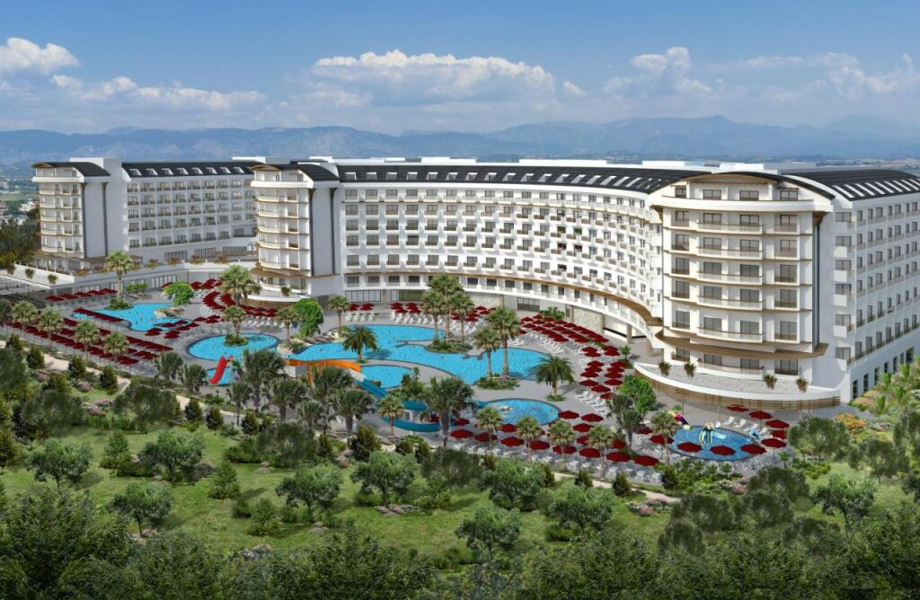   basen w Hotel Calido Maris, fot. booking.com