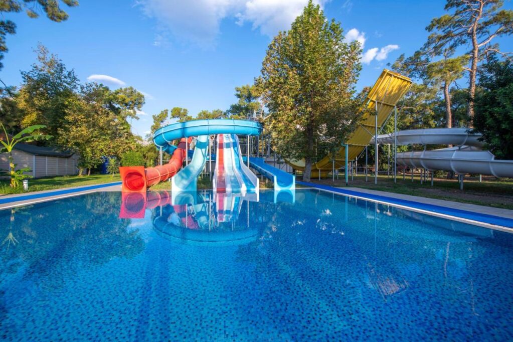 basen w Amara Luxury Resort & Villas, fot. booking.com