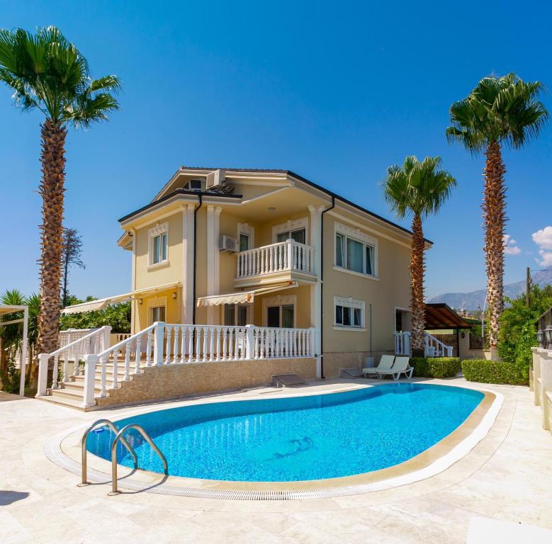  basen w Dream villa Antalya, fot. booking.com