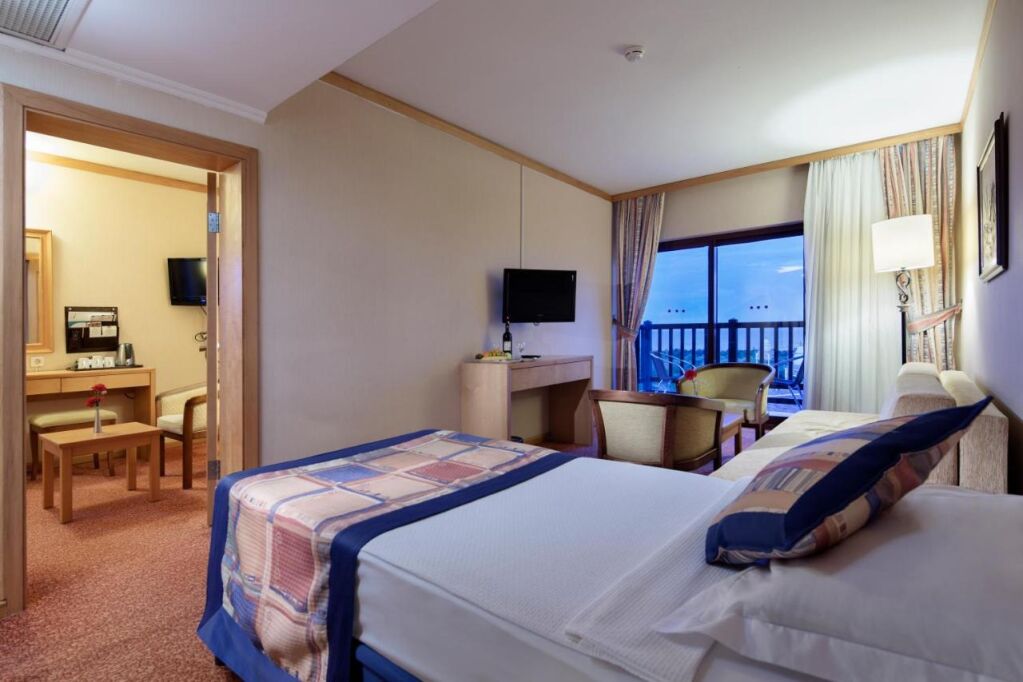   pokój w Alba Resort Hotel, fot. booking.com
