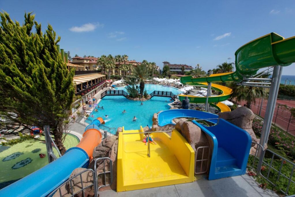   basen w Alba Resort Hotel, fot. booking.com