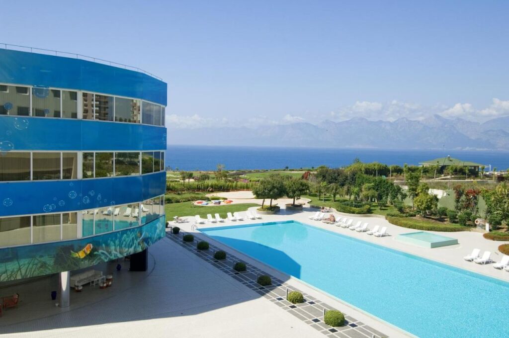  basen w Hotel Marmara Antalya, fot. booking.com