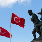 Statua Ataturka – złota statua zdobiąca centrum Side